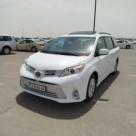 Toyota Sienna 2020