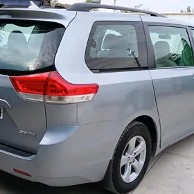 Toyota Sienna 2013