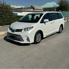 Toyota Sienna 2018