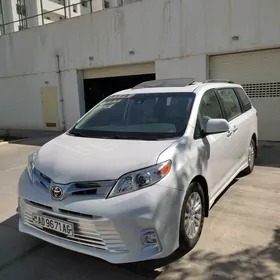 Toyota Sienna 2020