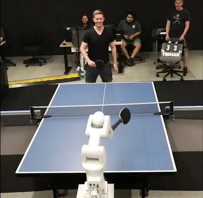 Google-yň hödürlän robot-tennisçisi höwesjeňleri ýeňmegi başardy