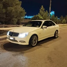 Mercedes-Benz C350 2011