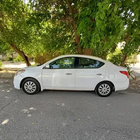 Nissan Versa 2011