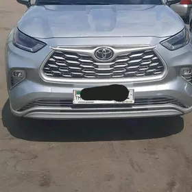 Toyota Highlander 2021