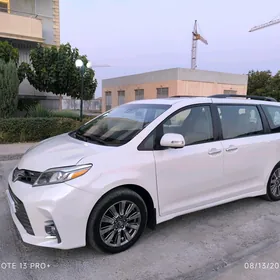 Toyota Sienna 2018