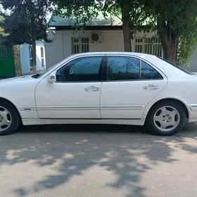 Mercedes-Benz E320 2000