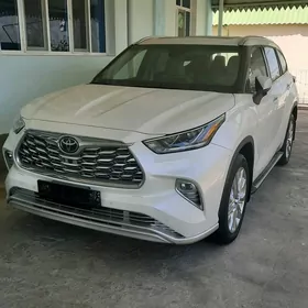 Toyota Highlander 2021