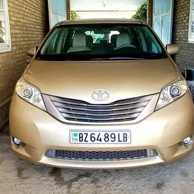 Toyota Sienna 2011