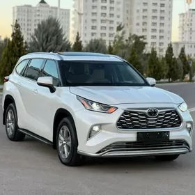 Toyota Highlander 2021