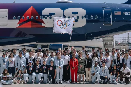 Olimpiýa baýdagy Los Anjelese geldi: 2028-nji ýylda geçiriljek Oýunlara taýýarlyk başlandy