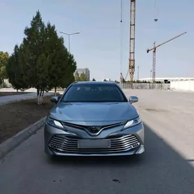 Toyota Camry 2018