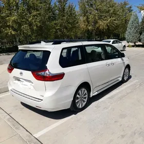 Toyota Sienna 2019