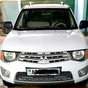 Mitsubishi L200 2013