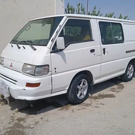 Toyota Hiace 2004