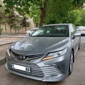 Toyota Camry 2019