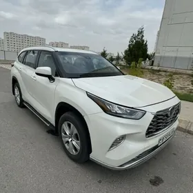 Toyota Highlander 2021