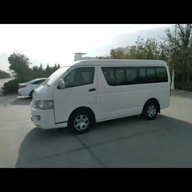 Toyota Hiace 2009