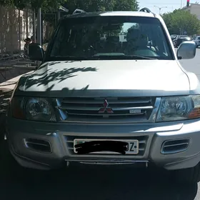 Mitsubishi Pajero 2002