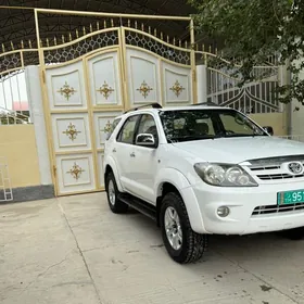 Toyota Fortuner 2007