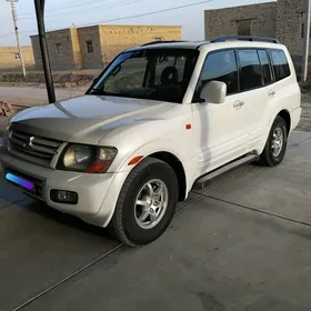 Mitsubishi Pajero 2001