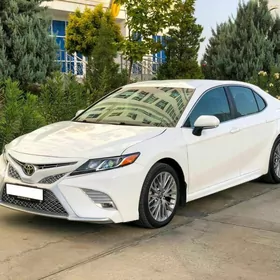 Toyota Camry 2018