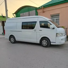 Toyota Hiace 2012