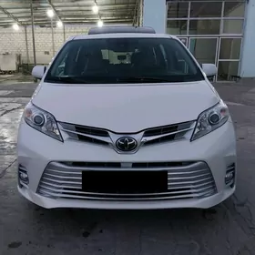 Toyota Sienna 2018