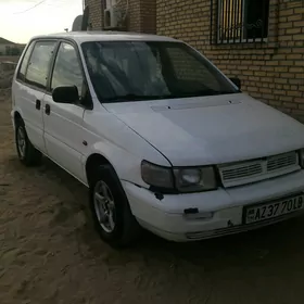 Mitsubishi RVR 1994