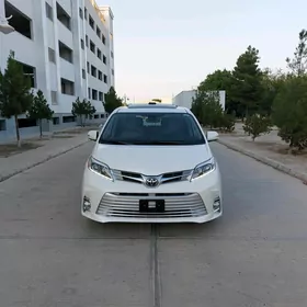 Toyota Sienna 2019