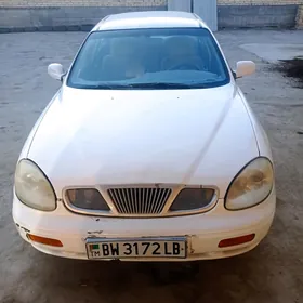 Daewoo Leganza 1998