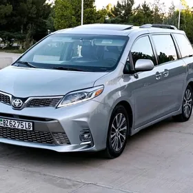 Toyota Sienna 2016