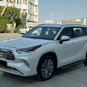 Toyota Highlander 2021