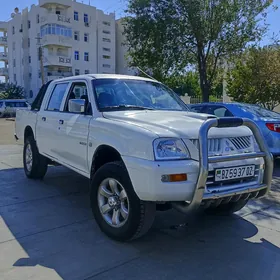 Mitsubishi L200 2005