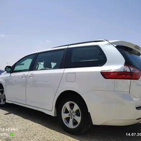 Toyota Sienna 2019