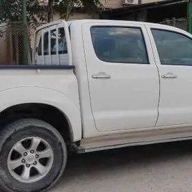 Toyota Hilux 2011