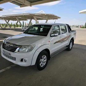 Toyota Hilux 2013