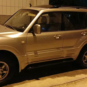 Mitsubishi Montero 2003