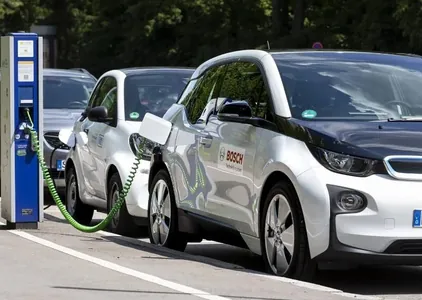 Täjigistan elektromobilleriň önümçiligini ýola goýar we olaryň eýelerini höweslendirer