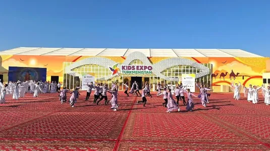 Президент Туркменистана поздравил участников выставки «Kids Expo: всё для детей»