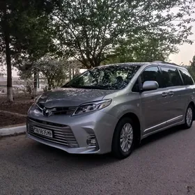 Toyota Sienna 2019