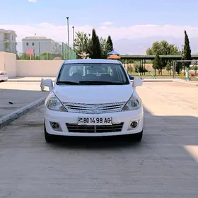 Nissan Versa 2010