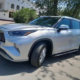 Toyota Highlander 2021