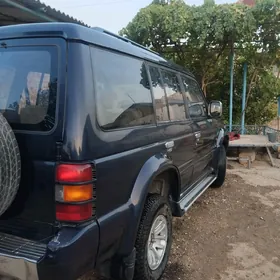 Mitsubishi Pajero 1991