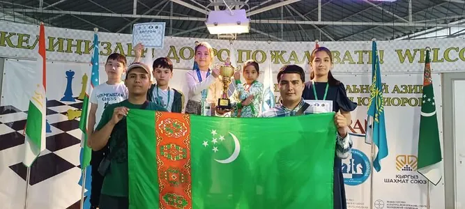 Ýaş türkmen küştçüleri Merkezi Aziýa çempionatynda altyn we kümüş medal gazandylar