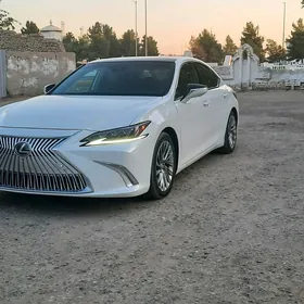 Lexus ES 2019