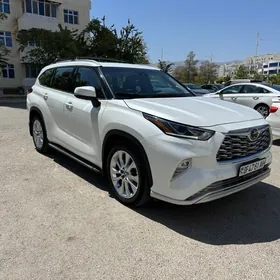 Toyota Highlander 2022