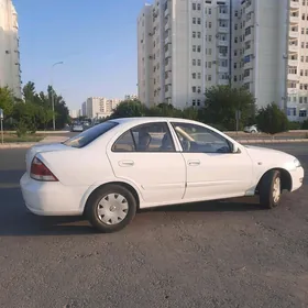 Nissan Sunny 2010