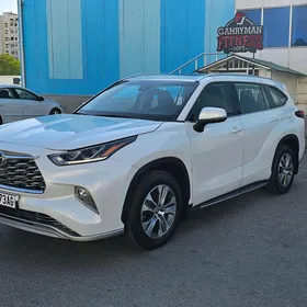 Toyota Highlander 2021