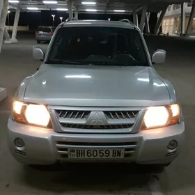 Mitsubishi Pajero 2001