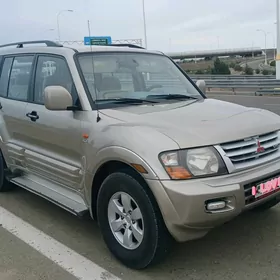 Mitsubishi Montero 2001